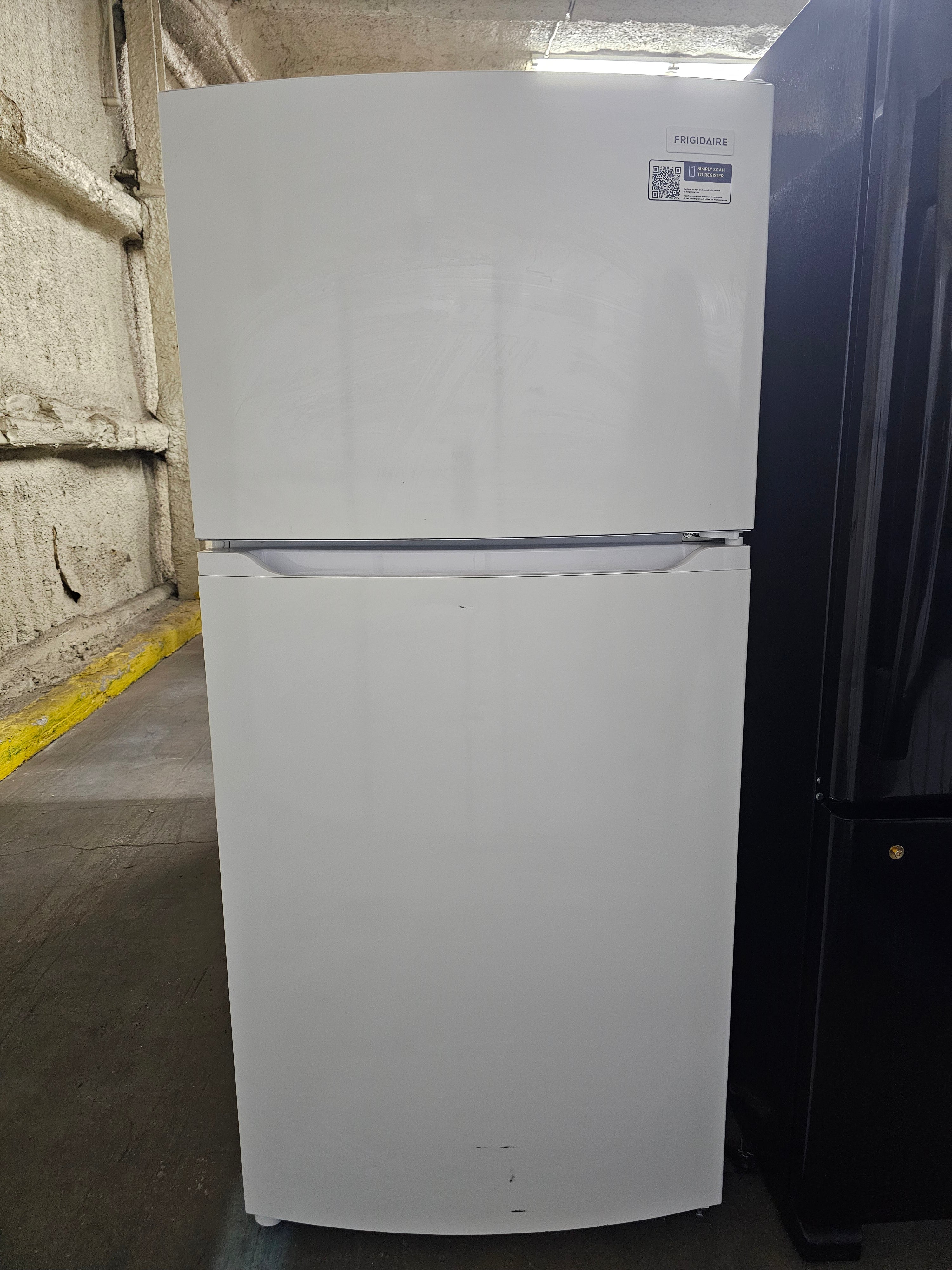 Frigidaire 27.6 in. 14 cu. ft. Top Freezer Refrigerator in White, ENERGY STAR